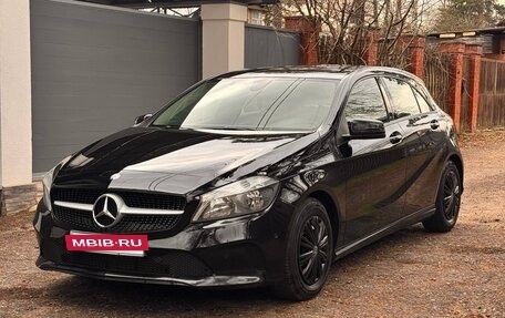 Mercedes-Benz A-Класс, 2016 год, 1 400 000 рублей, 3 фотография