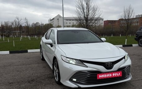 Toyota Camry, 2020 год, 3 300 000 рублей, 2 фотография