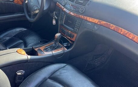 Mercedes-Benz E-Класс, 2005 год, 900 000 рублей, 4 фотография