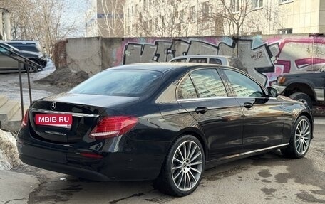 Mercedes-Benz E-Класс, 2019 год, 2 150 000 рублей, 10 фотография