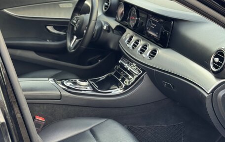 Mercedes-Benz E-Класс, 2019 год, 2 150 000 рублей, 30 фотография