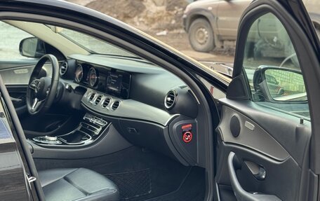 Mercedes-Benz E-Класс, 2019 год, 2 150 000 рублей, 29 фотография