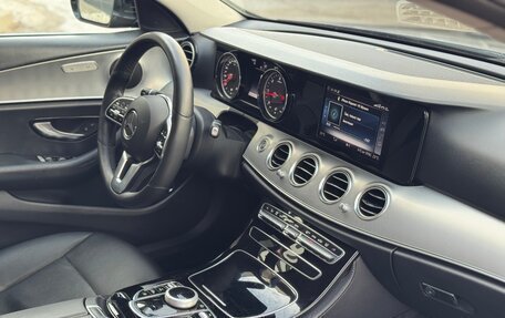 Mercedes-Benz E-Класс, 2019 год, 2 150 000 рублей, 31 фотография