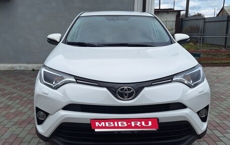Toyota RAV4, 2018 год, 2 650 000 рублей, 8 фотография