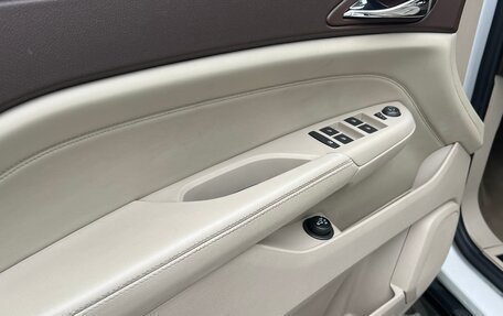 Cadillac SRX II рестайлинг, 2011 год, 900 000 рублей, 16 фотография