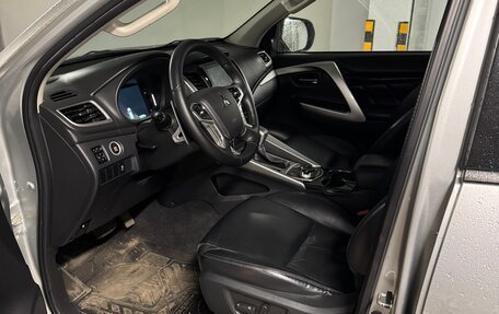 Mitsubishi Pajero Sport III рестайлинг, 2017 год, 2 800 000 рублей, 10 фотография