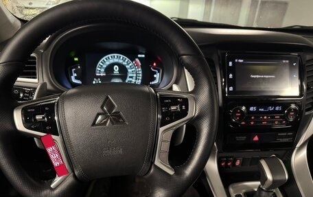 Mitsubishi Pajero Sport III рестайлинг, 2017 год, 2 800 000 рублей, 3 фотография