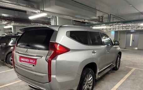 Mitsubishi Pajero Sport III рестайлинг, 2017 год, 2 800 000 рублей, 8 фотография