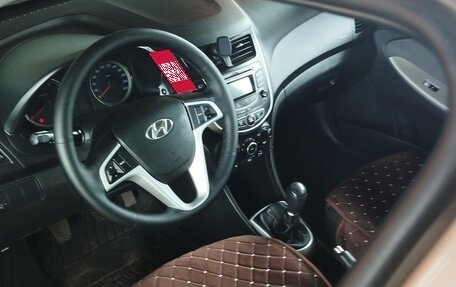 Hyundai Solaris II рестайлинг, 2013 год, 640 000 рублей, 2 фотография