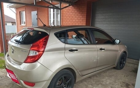 Hyundai Solaris II рестайлинг, 2013 год, 640 000 рублей, 4 фотография