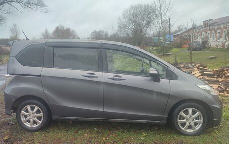 Honda Freed I, 2013 год, 1 030 000 рублей, 4 фотография