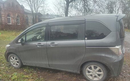 Honda Freed I, 2013 год, 1 030 000 рублей, 2 фотография