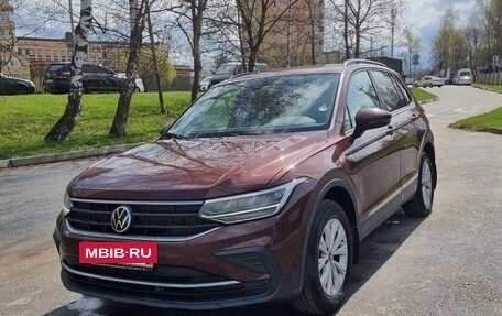 Volkswagen Tiguan II, 2021 год, 2 520 000 рублей, 2 фотография