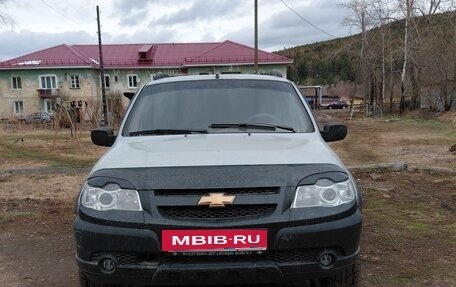Chevrolet Niva I рестайлинг, 2011 год, 450 000 рублей, 4 фотография