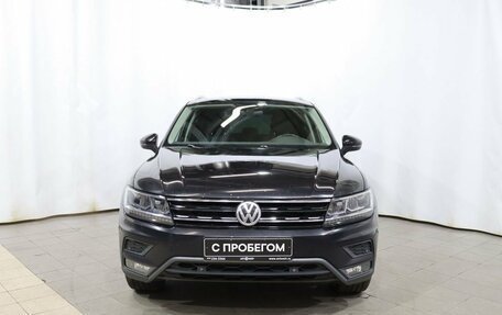 Volkswagen Tiguan II, 2018 год, 2 229 000 рублей, 2 фотография