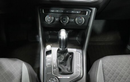 Volkswagen Tiguan II, 2018 год, 2 229 000 рублей, 18 фотография