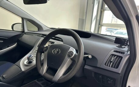 Toyota Prius, 2014 год, 1 295 000 рублей, 20 фотография