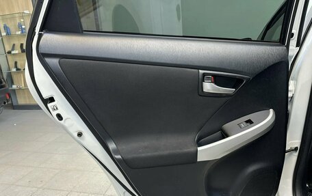 Toyota Prius, 2014 год, 1 295 000 рублей, 27 фотография