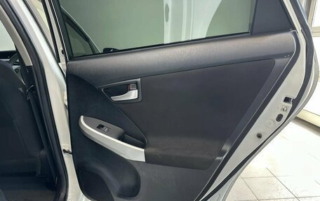 Toyota Prius, 2014 год, 1 295 000 рублей, 28 фотография