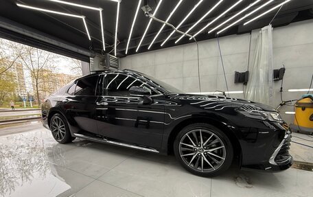 Toyota Camry, 2023 год, 3 590 000 рублей, 4 фотография