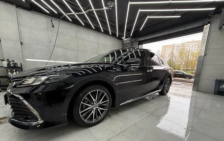 Toyota Camry, 2023 год, 3 590 000 рублей, 2 фотография