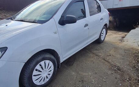 Renault Logan II, 2018 год, 450 000 рублей, 2 фотография