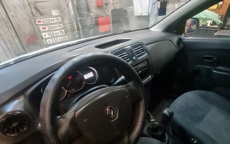 Renault Logan II, 2018 год, 450 000 рублей, 7 фотография