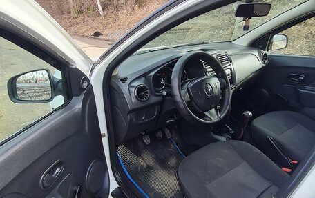 Renault Logan II, 2018 год, 450 000 рублей, 6 фотография