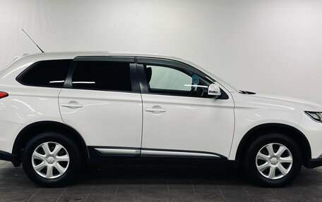 Mitsubishi Outlander III рестайлинг 3, 2016 год, 1 650 000 рублей, 2 фотография