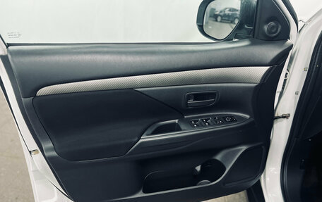 Mitsubishi Outlander III рестайлинг 3, 2016 год, 1 650 000 рублей, 6 фотография