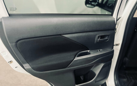 Mitsubishi Outlander III рестайлинг 3, 2016 год, 1 650 000 рублей, 7 фотография