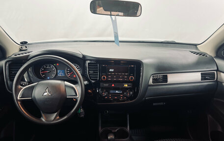 Mitsubishi Outlander III рестайлинг 3, 2016 год, 1 650 000 рублей, 12 фотография