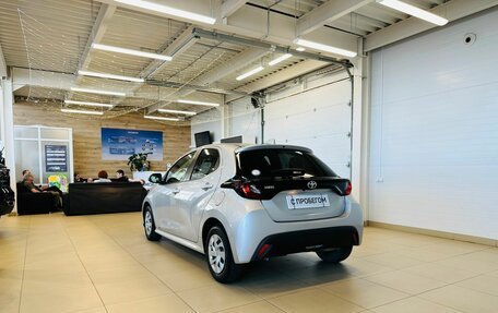 Toyota Yaris, 2021 год, 1 239 000 рублей, 4 фотография