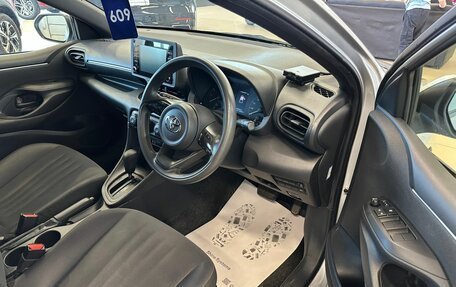 Toyota Yaris, 2021 год, 1 239 000 рублей, 10 фотография