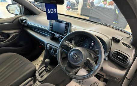 Toyota Yaris, 2021 год, 1 239 000 рублей, 11 фотография