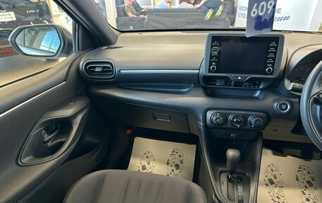 Toyota Yaris, 2021 год, 1 239 000 рублей, 14 фотография