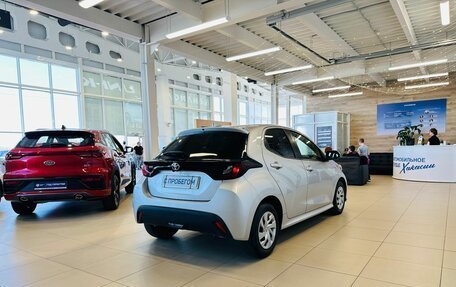 Toyota Yaris, 2021 год, 1 239 000 рублей, 6 фотография