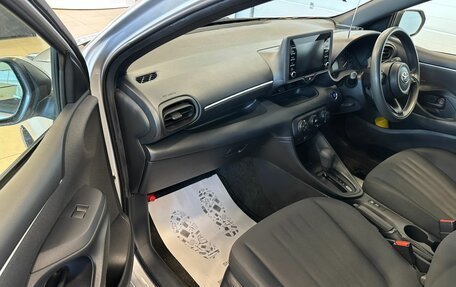 Toyota Yaris, 2021 год, 1 239 000 рублей, 12 фотография