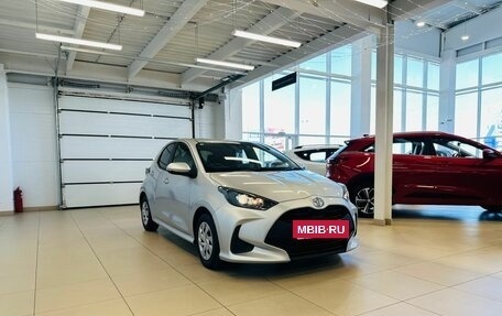 Toyota Yaris, 2021 год, 1 239 000 рублей, 8 фотография