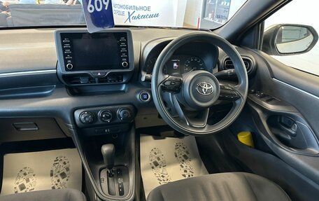 Toyota Yaris, 2021 год, 1 239 000 рублей, 15 фотография