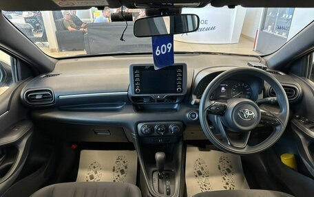 Toyota Yaris, 2021 год, 1 239 000 рублей, 16 фотография