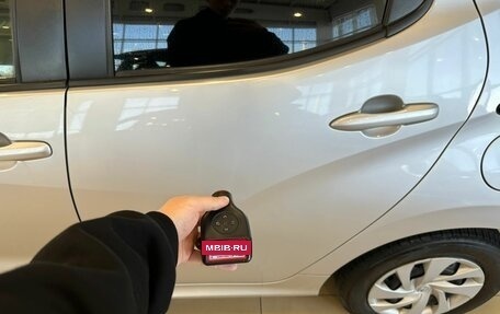 Toyota Yaris, 2021 год, 1 239 000 рублей, 22 фотография