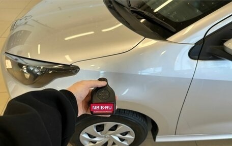 Toyota Yaris, 2021 год, 1 239 000 рублей, 20 фотография