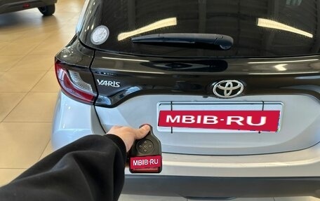 Toyota Yaris, 2021 год, 1 239 000 рублей, 24 фотография