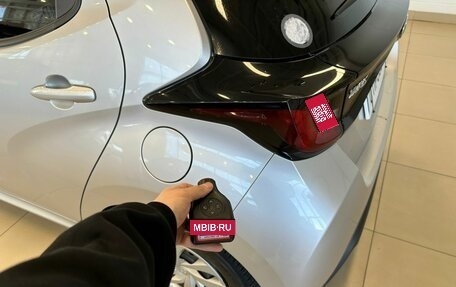 Toyota Yaris, 2021 год, 1 239 000 рублей, 23 фотография