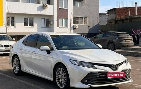 Toyota Camry, 2018 год, 2 390 000 рублей, 1 фотография