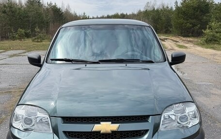 Chevrolet Niva I рестайлинг, 2018 год, 900 000 рублей, 5 фотография