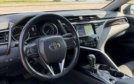 Toyota Camry, 2018 год, 2 390 000 рублей, 5 фотография