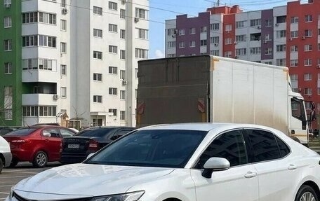 Toyota Camry, 2018 год, 2 390 000 рублей, 2 фотография