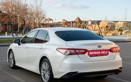 Toyota Camry, 2018 год, 2 390 000 рублей, 4 фотография